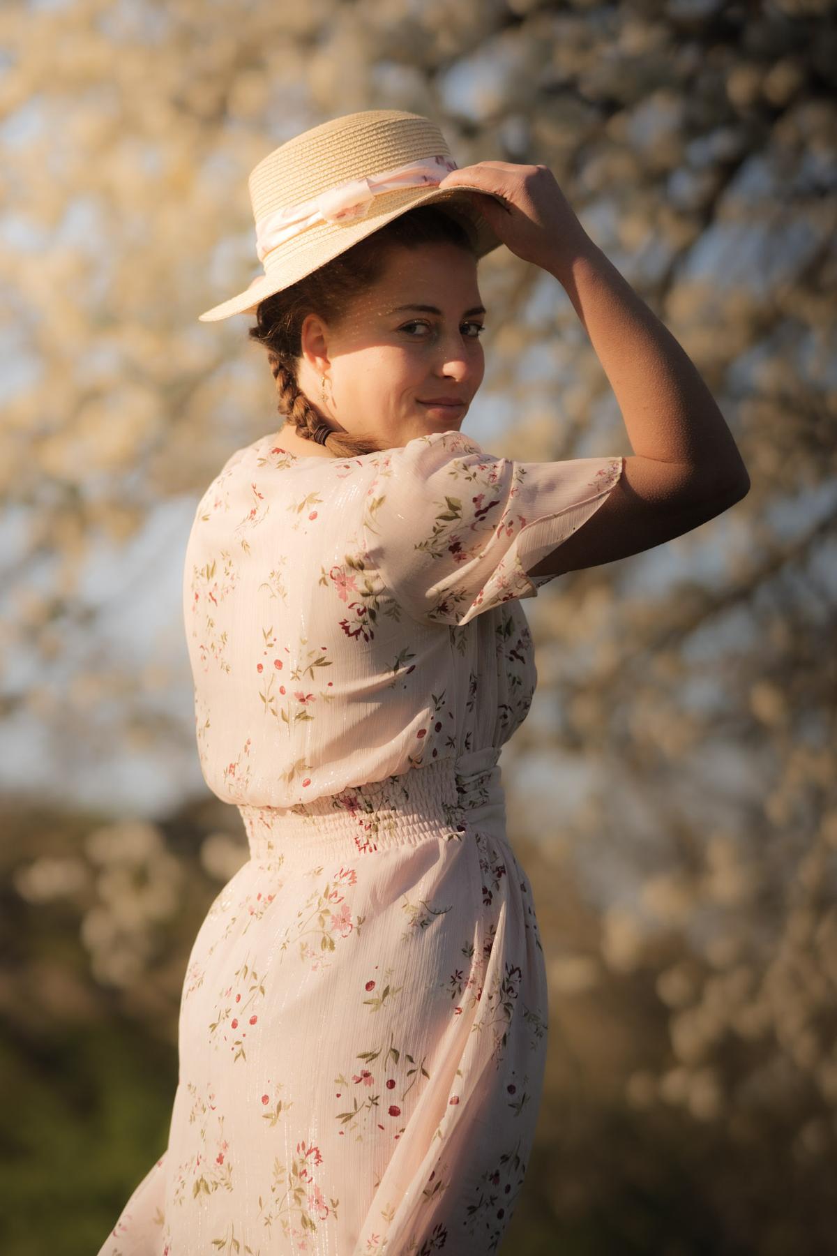 Portrait femme fleurs printemps Alsace photographe naturel doux